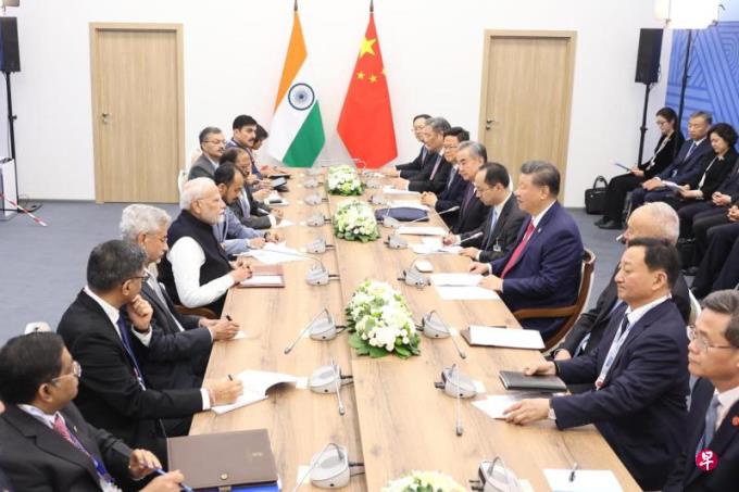 时隔五年 习近平与莫迪金砖峰会场边举行会晤