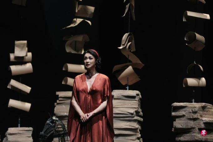 下午察:知名主持人金星倒在“彩虹旗”下?