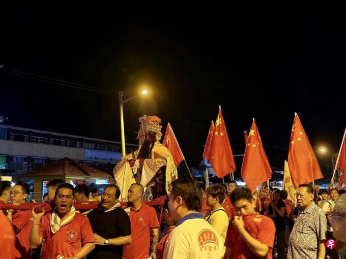 马国文化活动上有人挥舞中国国旗惹争议