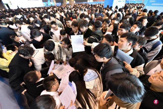 下午察:疫情班毕业生尚未走出三年疫情?