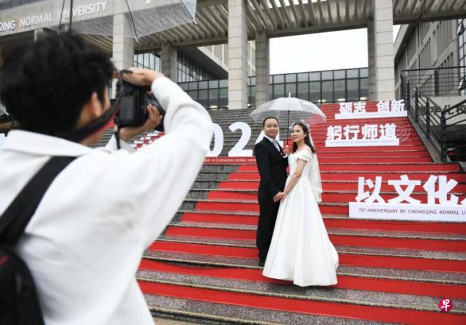 疫后“补偿性”结婚潮结束 中国今年前三季结婚人数同比减94.3万对