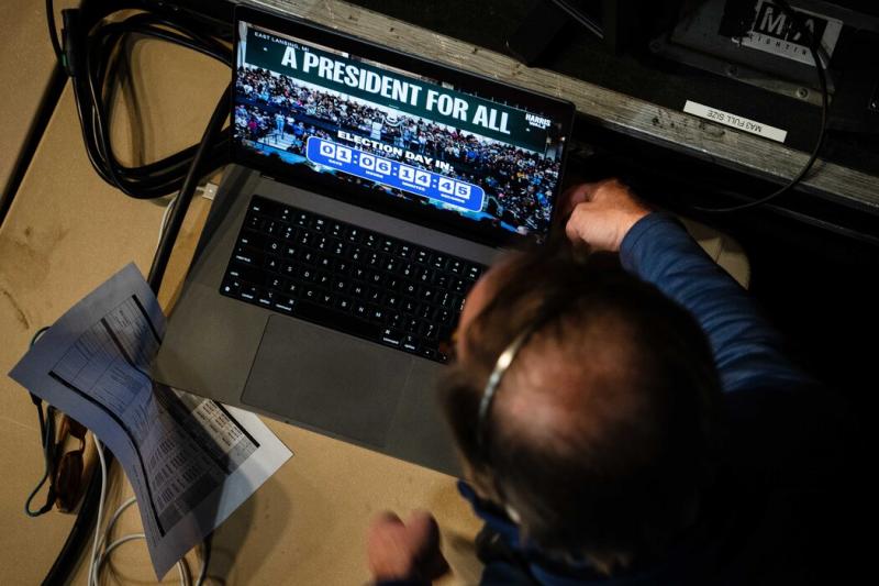 随着选举接近尾声,两位候选人都计划在周一举行多场集会。