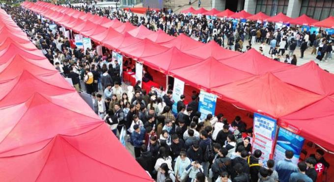 中国2025届高校毕业生预计1222万人 同比增43万人