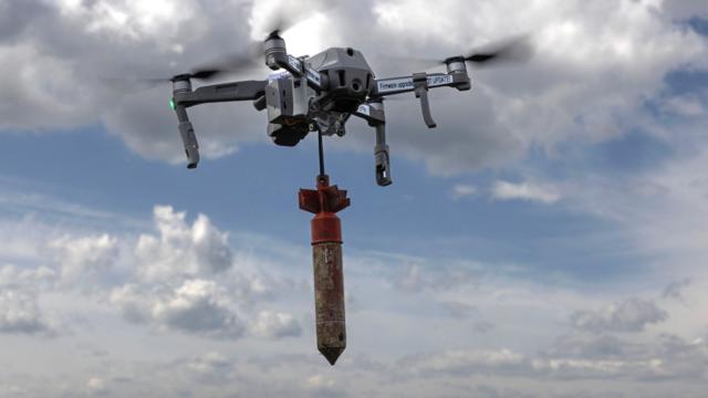 乌克兰将廉价无人机变成了初级轰炸机。