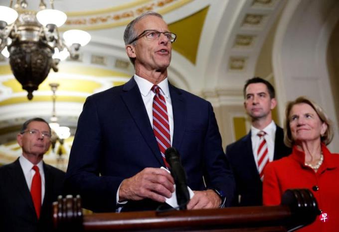 参院领袖:将审查特朗普所有要职人选