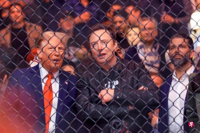 特朗普胜选后重返纽约 观看终极格斗锦标赛