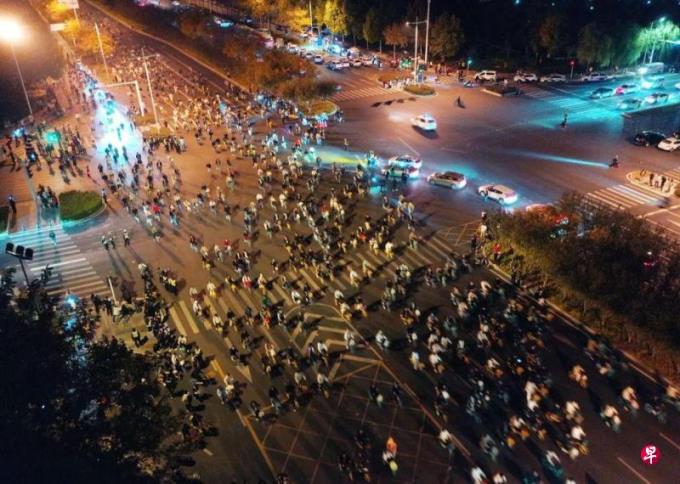 张伟:“郑州禁骑”中的政经路线分野