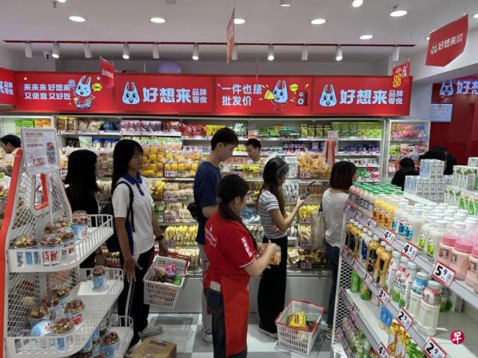 特稿:量贩零食店靠薄利多销近年迅速崛起