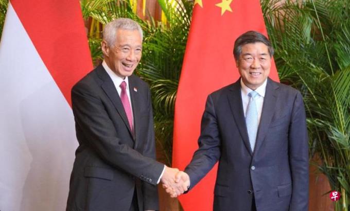 李显龙资政与何立峰会面 赞赏苏州工业园区成为有益借鉴