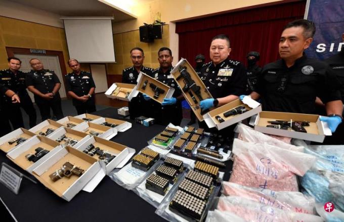 马警粉碎台团伙 起获大批毒品与军火