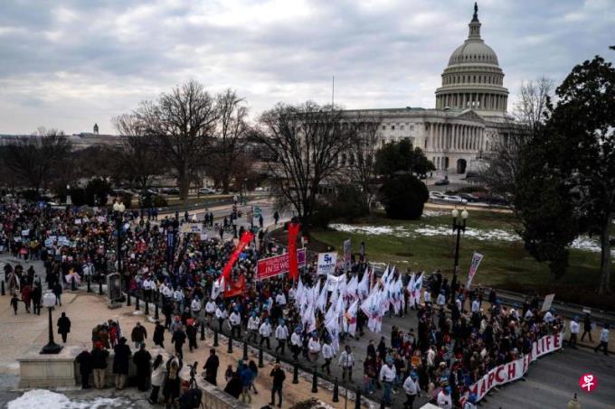 特朗普撤销保护堕胎权行政命令 美国重返反堕胎协议