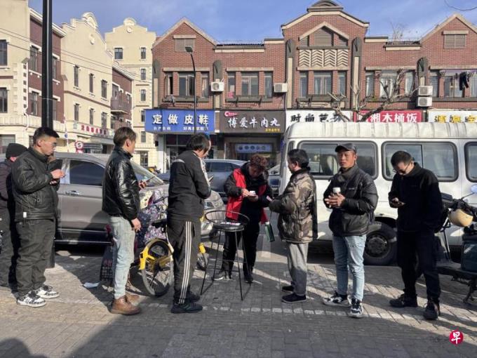 中国特稿:日结工城市缝隙讨生活 有活儿无常 没活儿更难