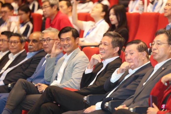 陈振声:新中学生应跨文化交流共创双赢机遇