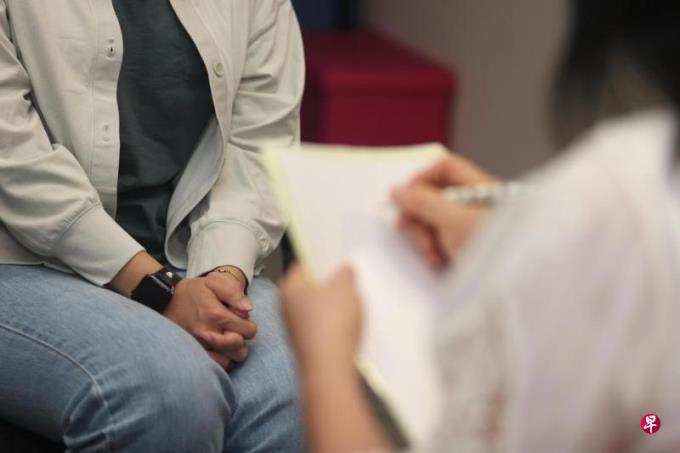 社论:家长须以身作则尊重教育专业