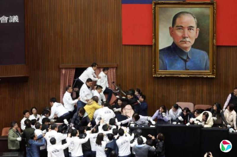 顾尔德:当家闹事?民进党为何发动“大罢免”