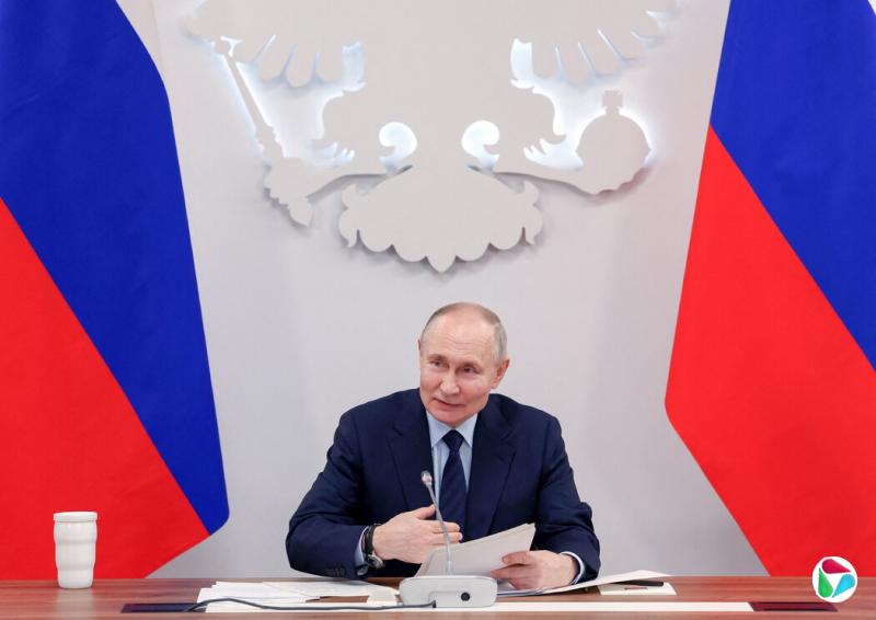 普京上个月在俄罗斯陶里亚蒂,照片由俄罗斯国家媒体发布。