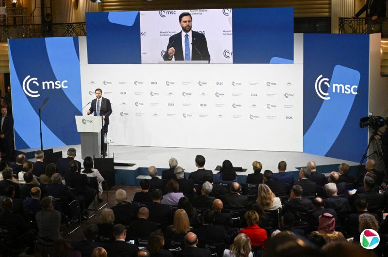 美国副总统JD·万斯周五出席慕尼黑安全会议。他的讲话表明与作为传统盟友的欧洲国家相比,美国可能更愿意与俄罗斯合作。