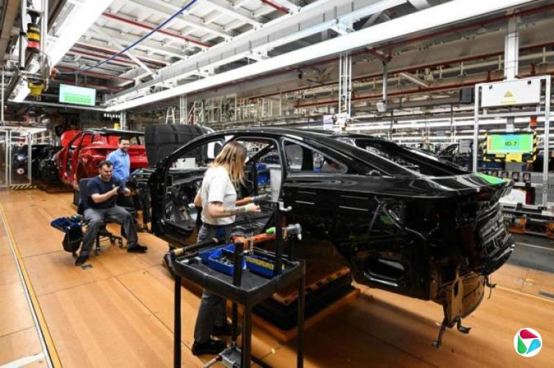 特朗普拟将汽车关税调高至25% 半导体药品税率更高