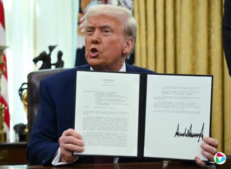 特朗普2月份执政满意度略跌 逾半数民众不认可关税措施