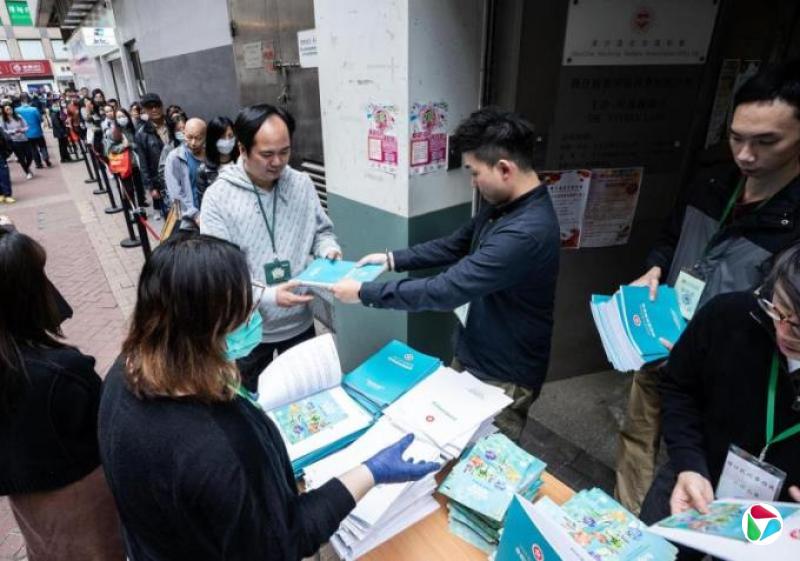 财赤问题严峻 港府全体冻薪 派糖规模缩减