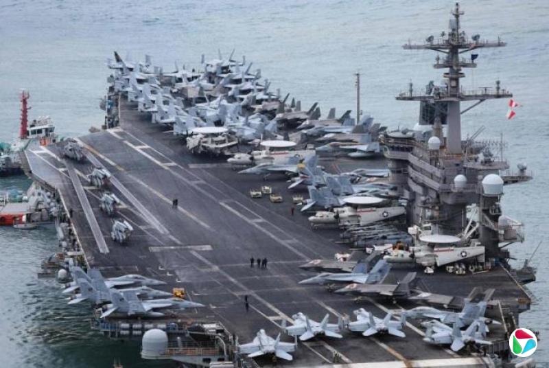 中国两会前夕 美国航母编队访韩国釜山海军基地