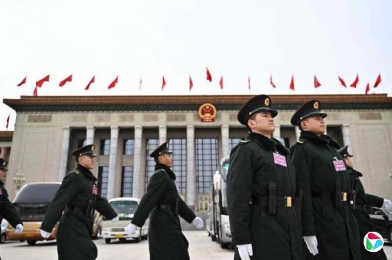 两会首场发布会  中国官方承认经济面临困难和挑战