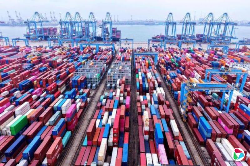 中国前两个月出口增2.3% 进口降8.4%