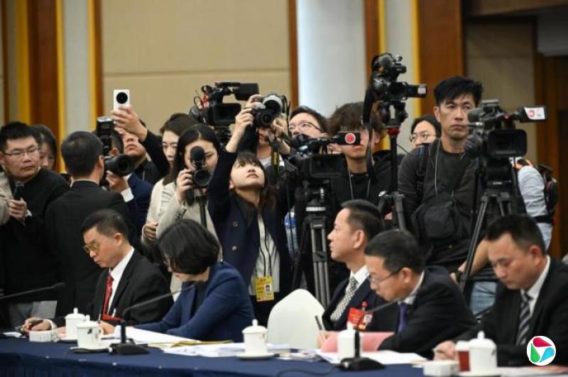 经济龙头粤苏人大代表团会议聚焦人工智能