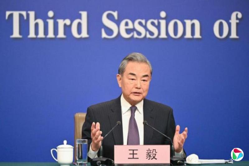 王毅批美国“两面人” 称中国将“稳住”世界