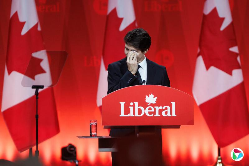 特鲁多总理在自由党集会上落泪。