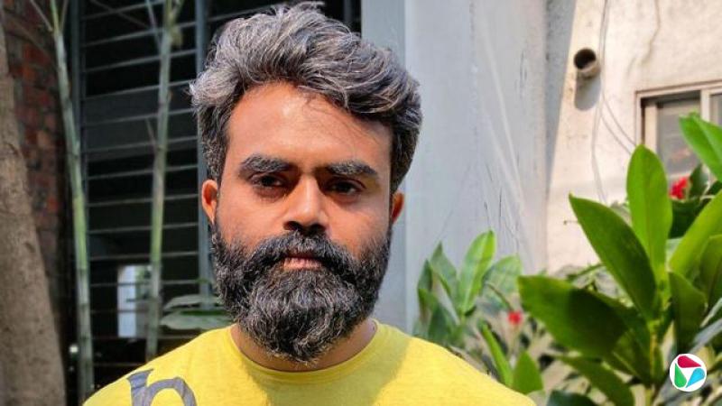 艺术家莫米纳·拉曼·罗亚