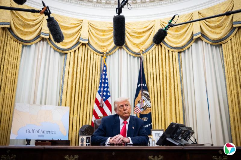 月初,特朗普总统在椭圆形办公室。