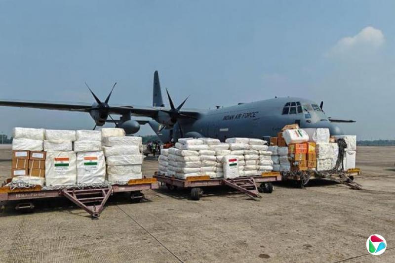 地震遇难人数过千 缅甸领导人抵灾区视察