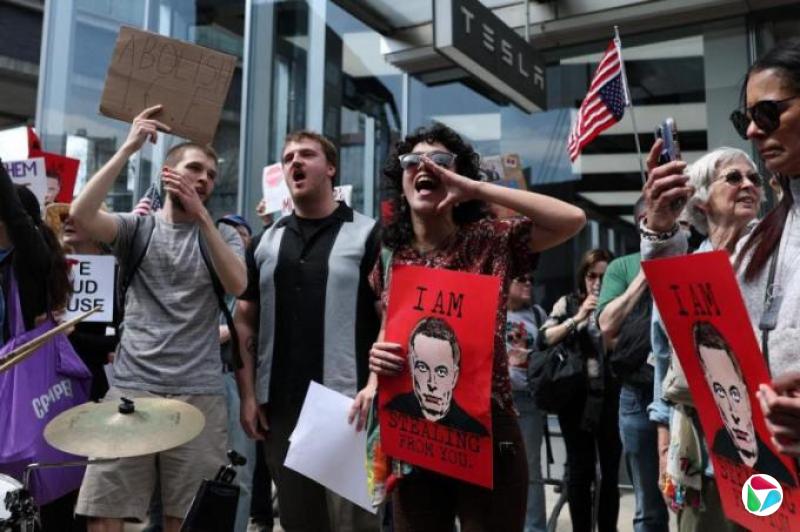 特朗普:不在乎进口车涨价 可鼓励人们买美国车