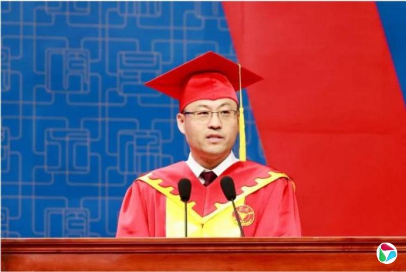 下午察:新任浙大校长,不够资格?