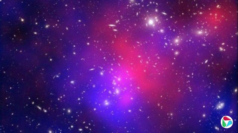 宇宙中的星星图片,有紫色和粉红色