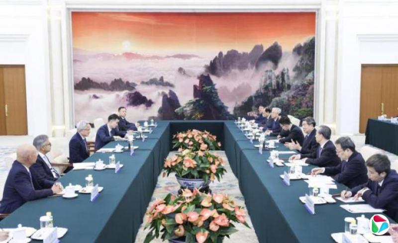 中国媒体:黄仁勋中国行未与梁文锋会面