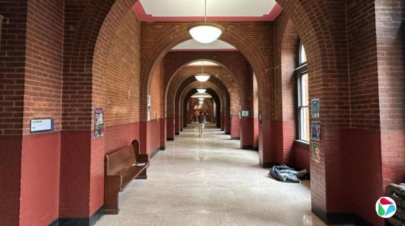 乔治城大学主楼的走廊