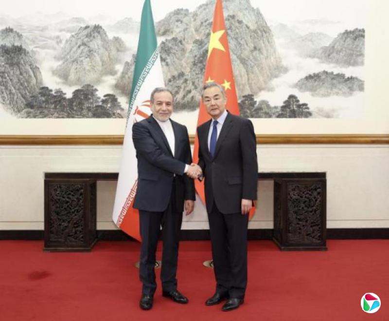 会伊朗外长 王毅批美国滥施关税尽失人心