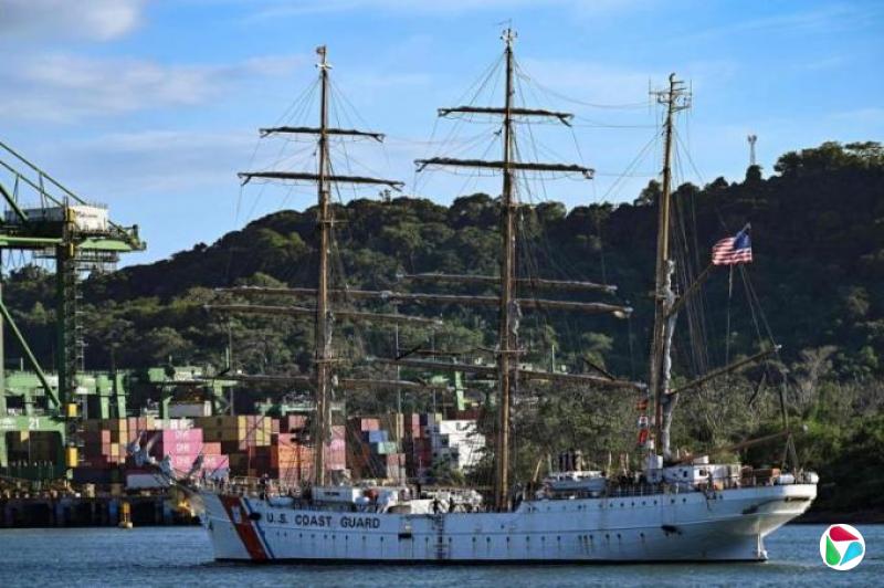 特朗普:美国船只应免费通过苏伊士和巴拿马运河