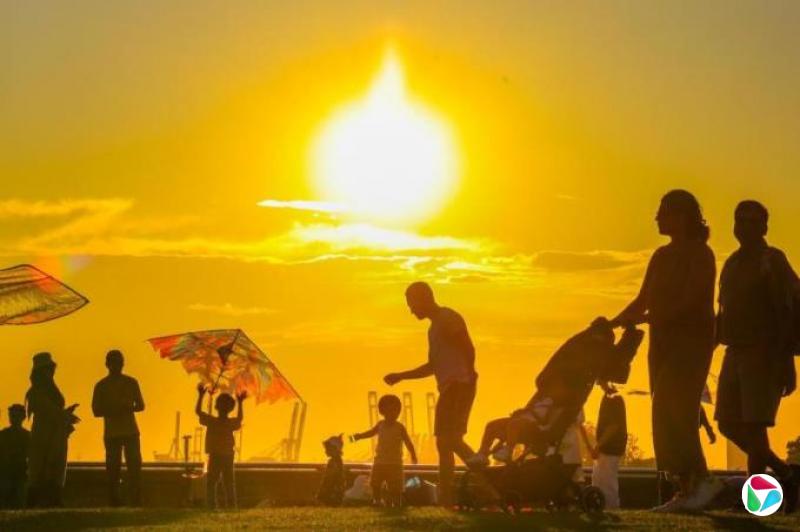 社论:拒绝身份政治应是政党共识