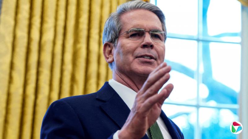 美国财政部长斯科特·贝森特在白宫发表演讲。