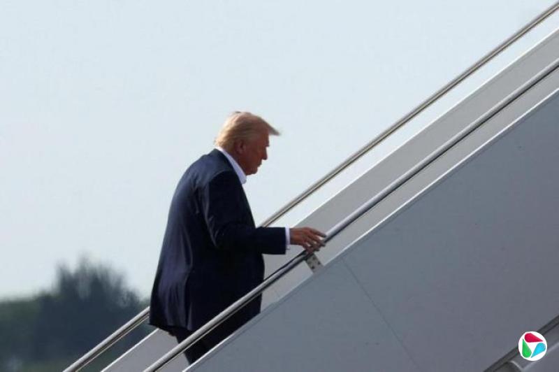 特朗普暗示“愿在某个时候”降低对华关税