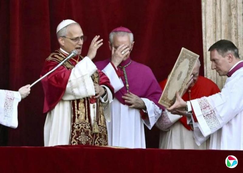 新教宗首次露面 预示他将如何领导14亿天主教徒