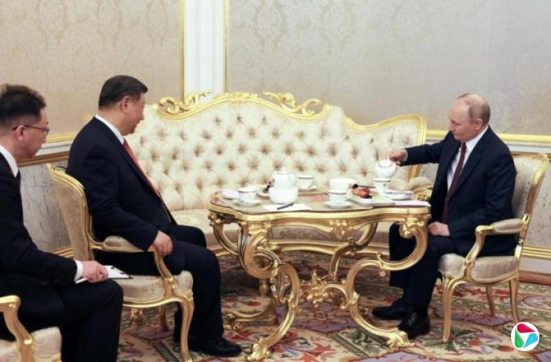 习近平与普京茶叙提及俄乌战争:期待达成公平持久和平协议