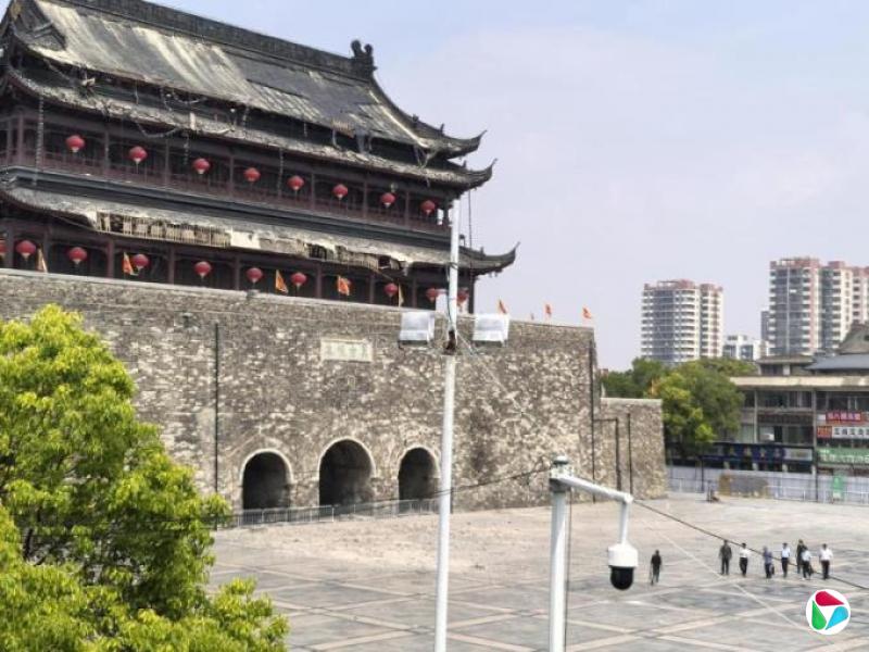 安徽凤阳鼓楼维修一年后 屋顶瓦片大面积脱落