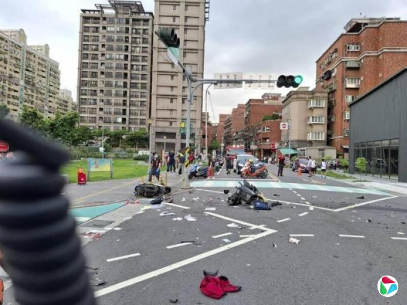 台湾三峡重大车祸酿三死12伤