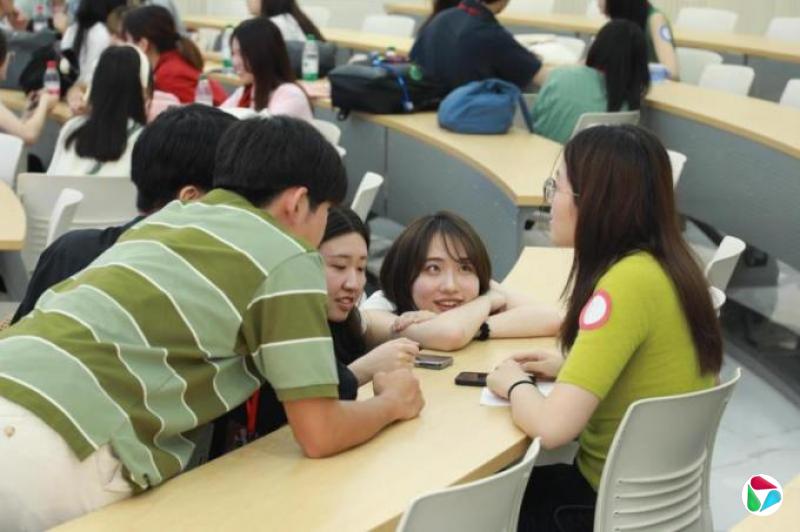 田畅:教育卷  经济扁  中国家长绿了脸