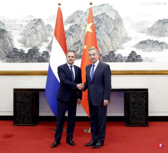 中荷外长同意就半导体技术等多领域合作保持密切沟通