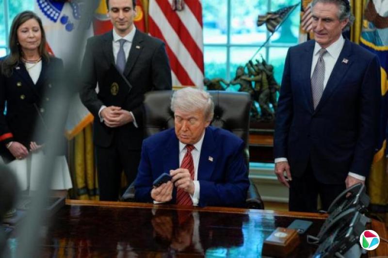 特朗普对苹果关税威胁扩大至所有智能手机生产商